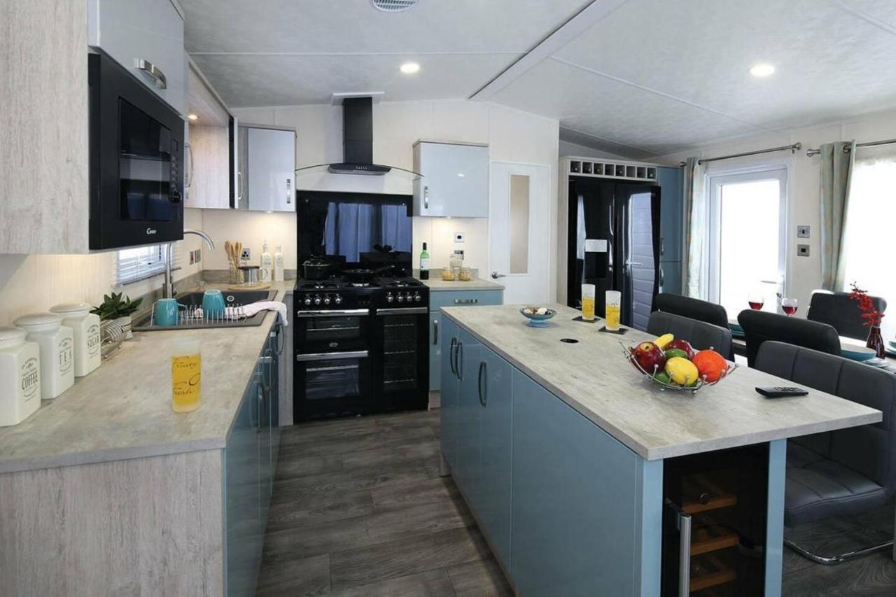 Superior 6 Berth Holiday Home In Suffolk Saxmundham Exterior foto